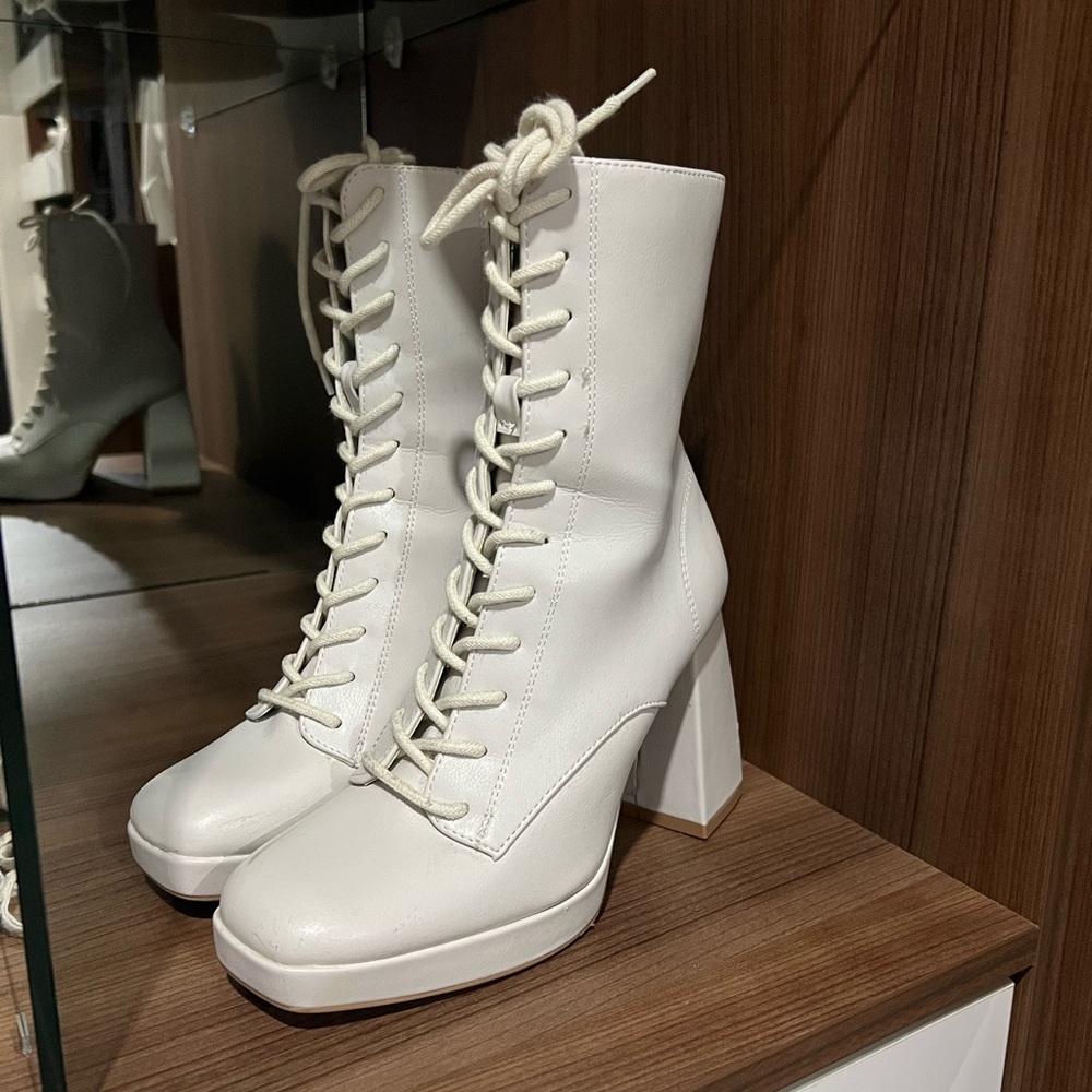 BERSHKA white high heel boots